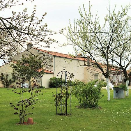 Bed and Breakfast Du Cote De L'Ombriere Geay  Exterior foto