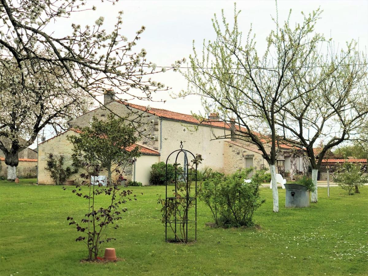 Bed and Breakfast Du Cote De L'Ombriere Geay  Exterior foto