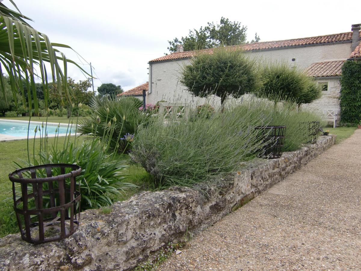 Bed and Breakfast Du Cote De L'Ombriere Geay  Exterior foto