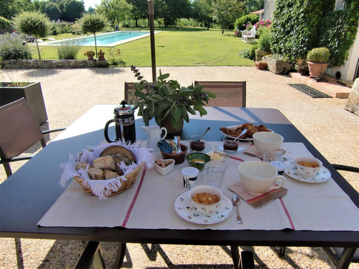 Bed and Breakfast Du Cote De L'Ombriere Geay  Exterior foto