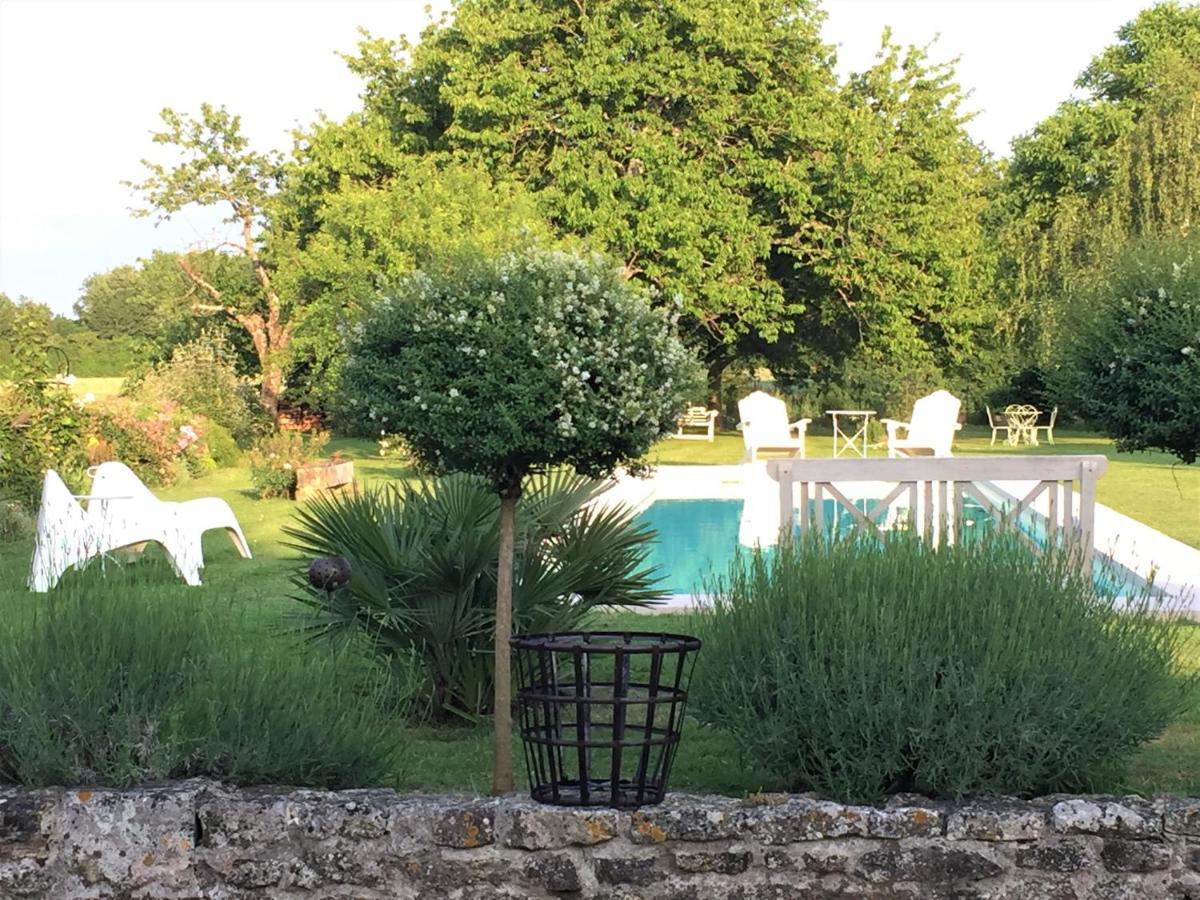 Bed and Breakfast Du Cote De L'Ombriere Geay  Exterior foto