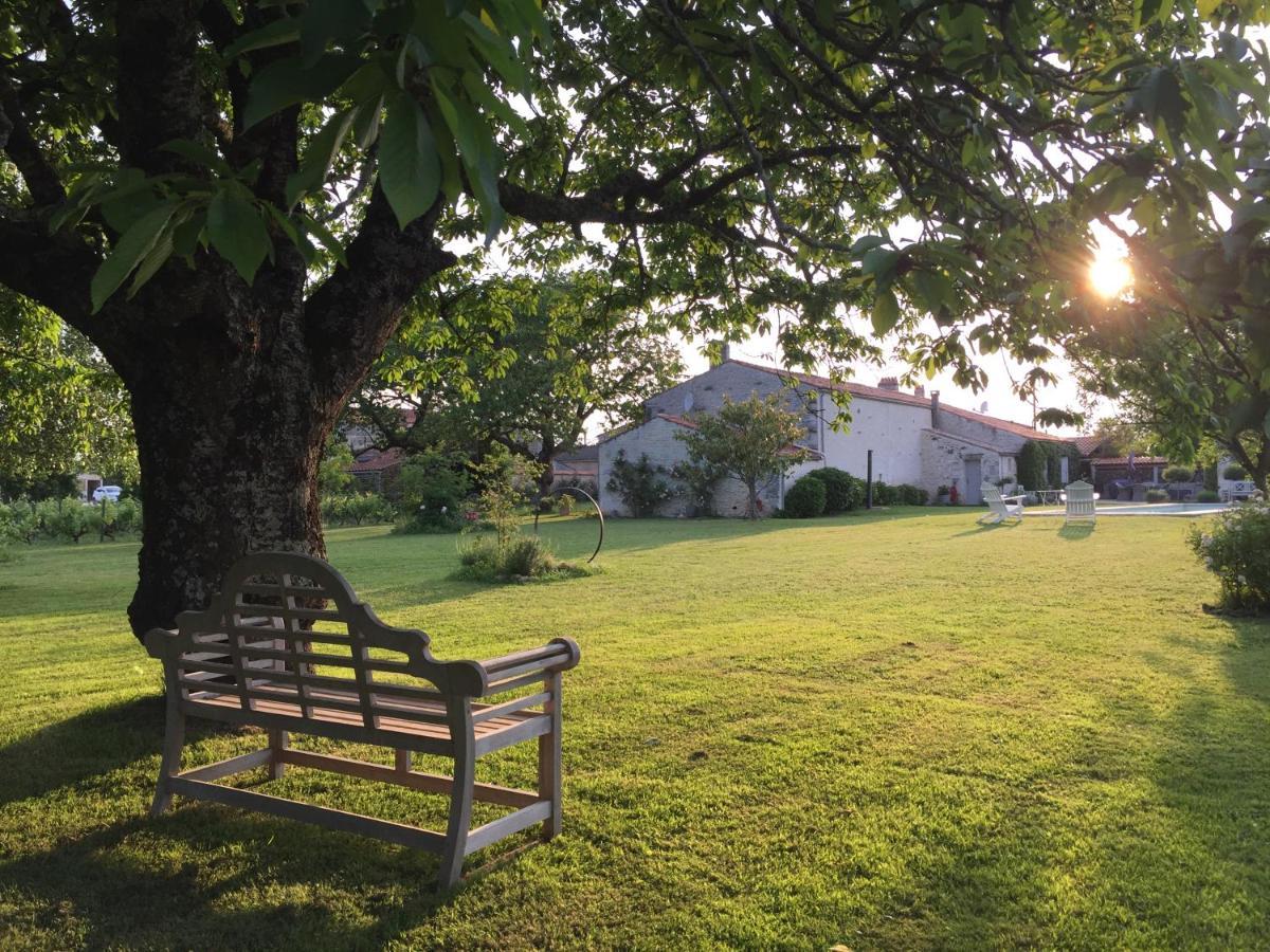 Bed and Breakfast Du Cote De L'Ombriere Geay  Exterior foto